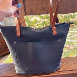 Portland Leather Goods medium tote with zipper